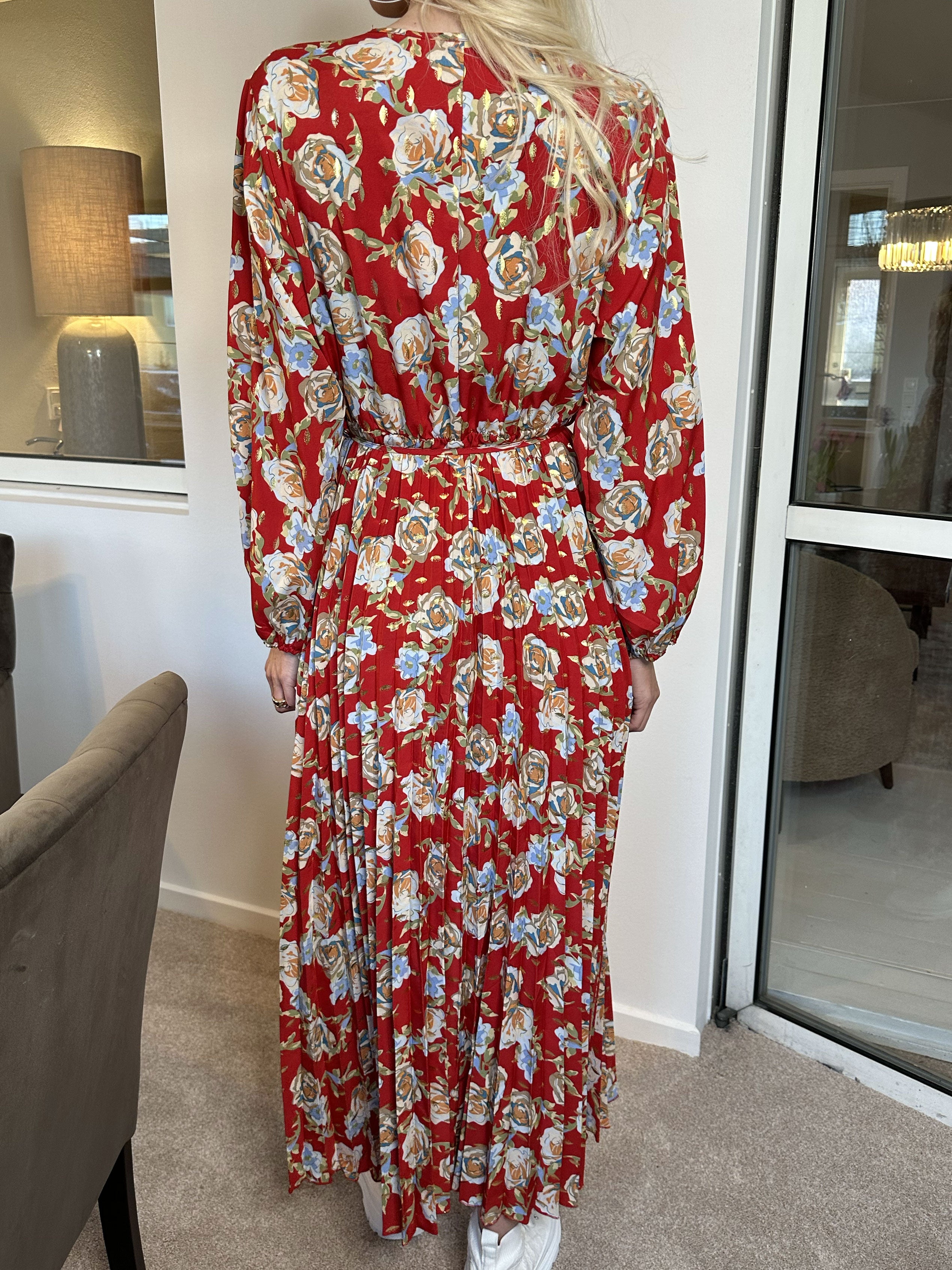 Marinella Rose - Smuk lang kjole med rosemotiv